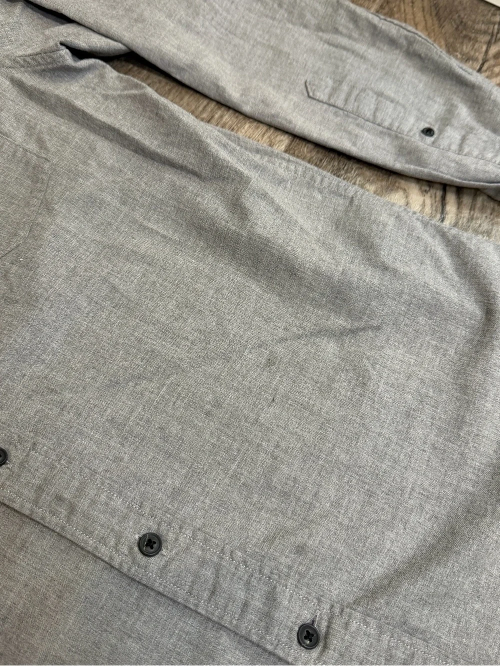 Banana Republic Men’s M Luxe Flannel Gray Untucked Slim Fit Button Up Shirt